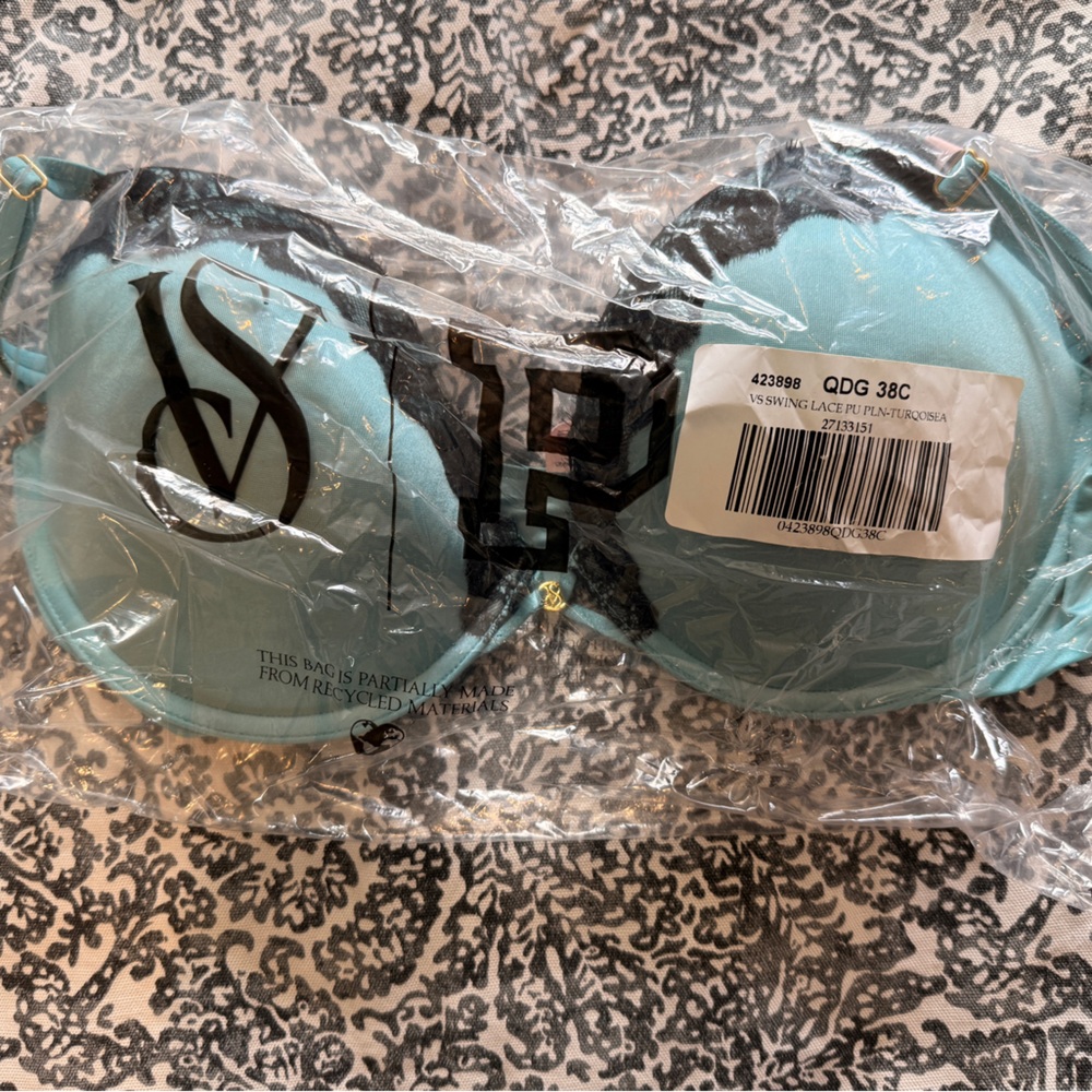 NWT Victoria's Secret Aqua and Lace Bra